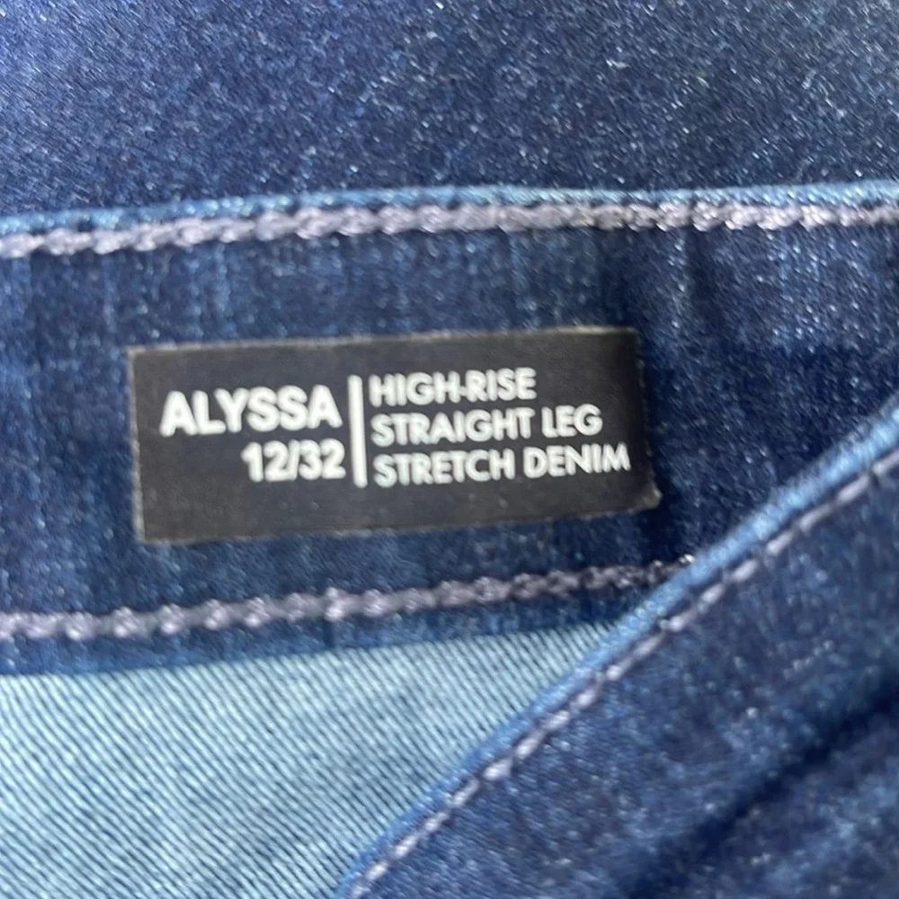 Buffalo - dark wash jeans - high rise, straight leg, stretch - size 12/32